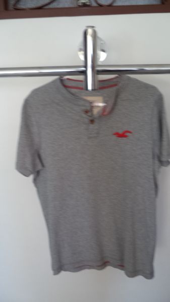 Camiseta HOLLISTER